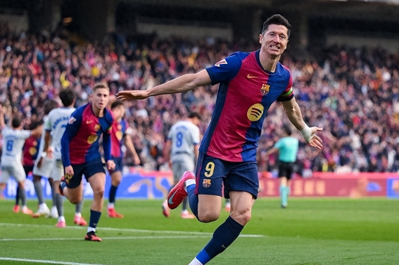 莱万多夫斯基在独行侠比赛中大比分获胜，比赛规则变更引发热议！